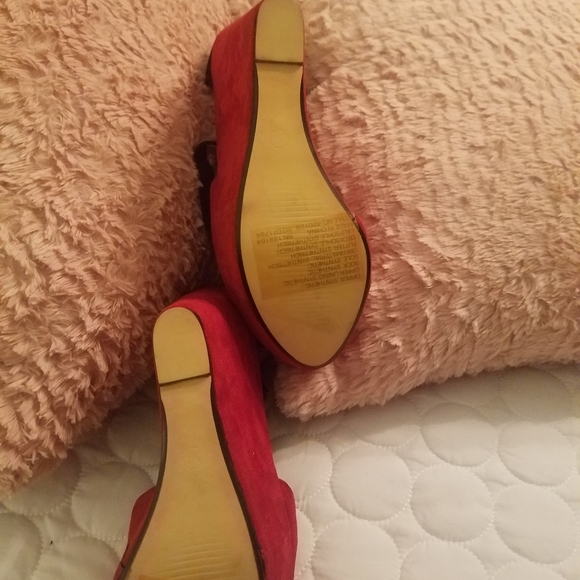 NWT Black and Red Wedges - Picture 4 of 4